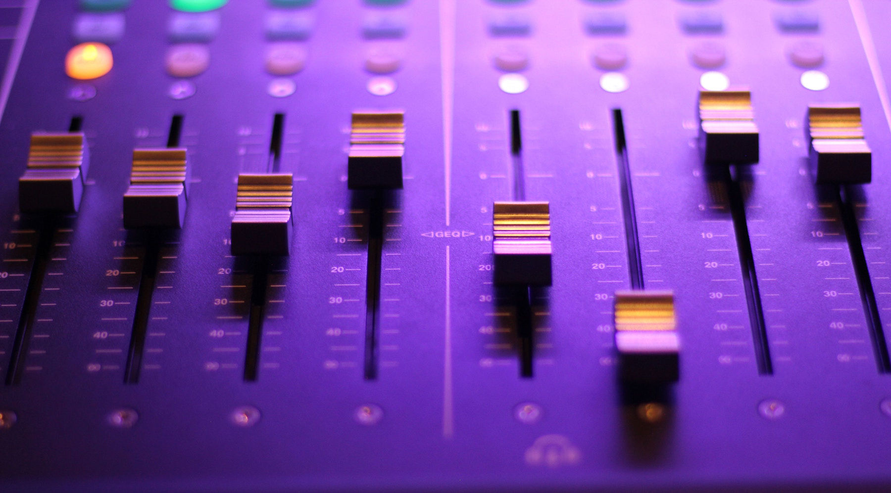 8 Tips for Mixing Bass in Home Recording Studios